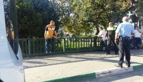 İşsiz kalan genç köprüye çıktı