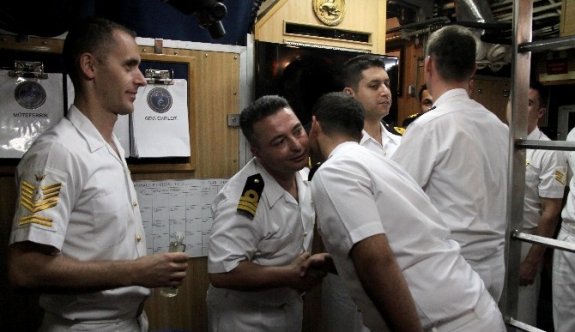 (Özel Haber) TCG Çanakkale denizaltısındaki askerler bayramda unutulmadı