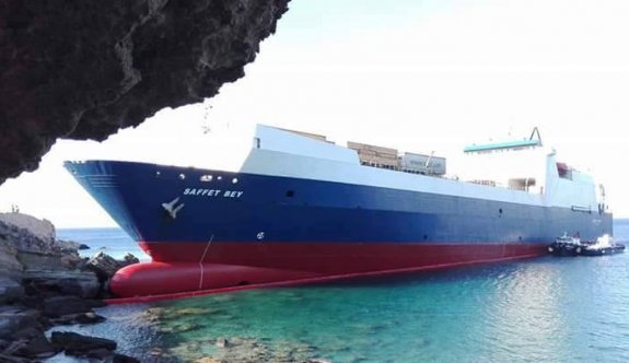 Ro-Ro SAFFET BEY Ege&#039;de tam yol karaya çıktı