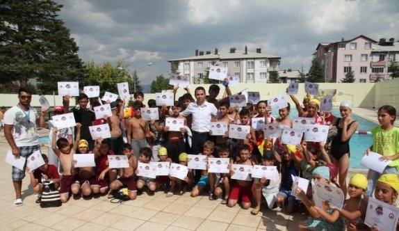Seydişehir Belediyesi yüzme kursları sertifika töreni ile sona erdi