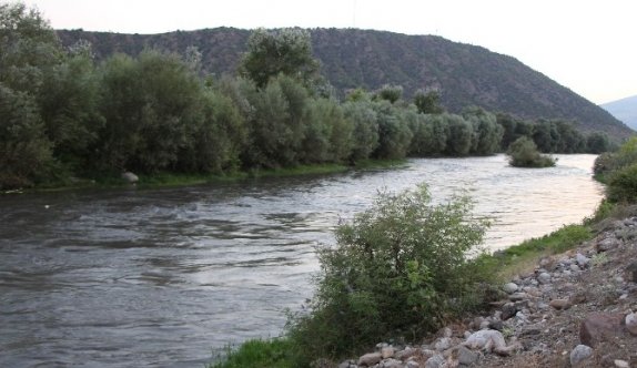 Yeşilırmak’ta akıntıya kapılan genç kayboldu