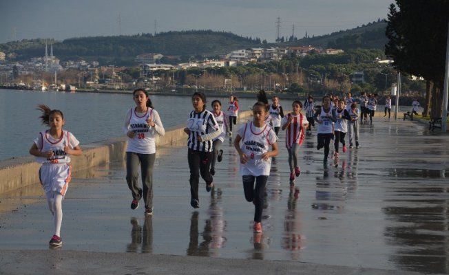 Aliağa’da Atatürk için koştular