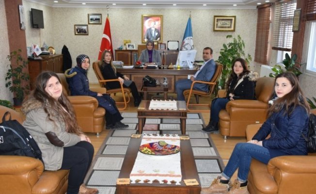 Avrupa ülkelerine gidecek olan öğrencilerden İl Milli Eğitim Müdürü Durmuş’a ziyaret