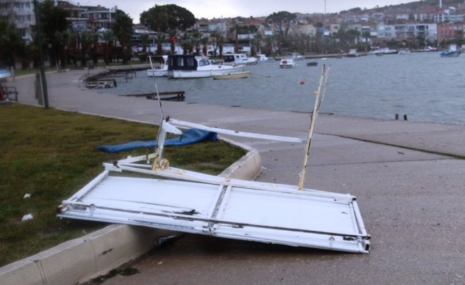 Ayvalık’ta şiddetli rüzgar balıkçıları vurdu