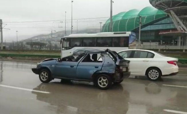 Demir yığını araçla trafikte gezdi