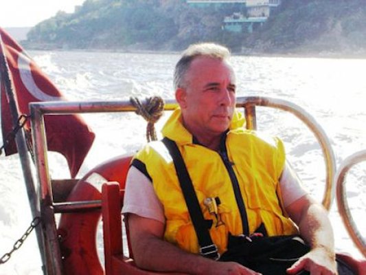 Gizem Kodak, Kaptan Lütfü Berk anısına ve Kılavuz Kaptanlar için yazdı: Çakıl Taşı