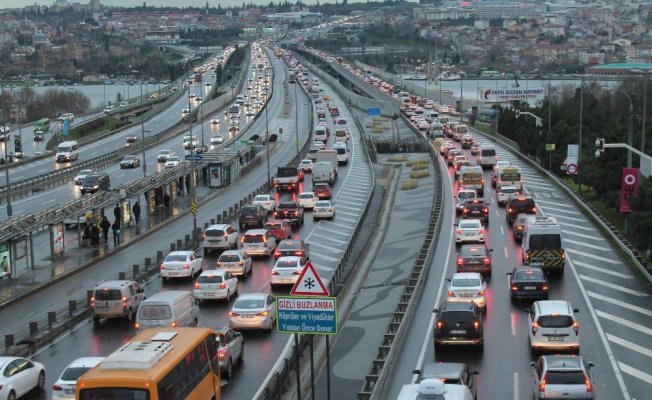 İstanbul’da trafik yoğunluğu yüzde 80’lere çıktı