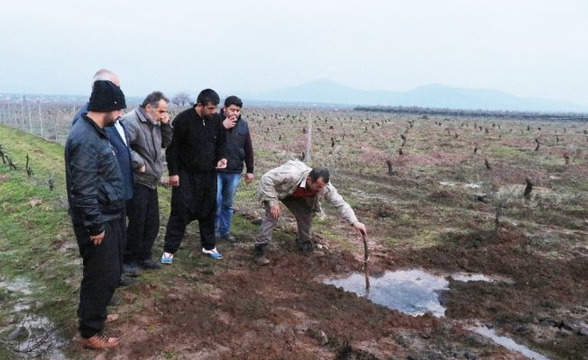 Meraklı köylüler yürekleri ağızlara getirdi