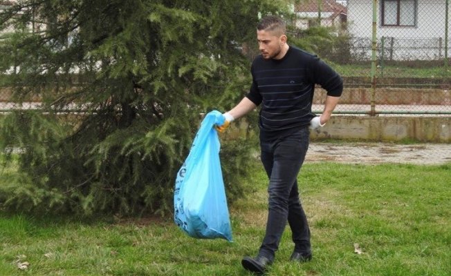 Parkları temizliyorlar