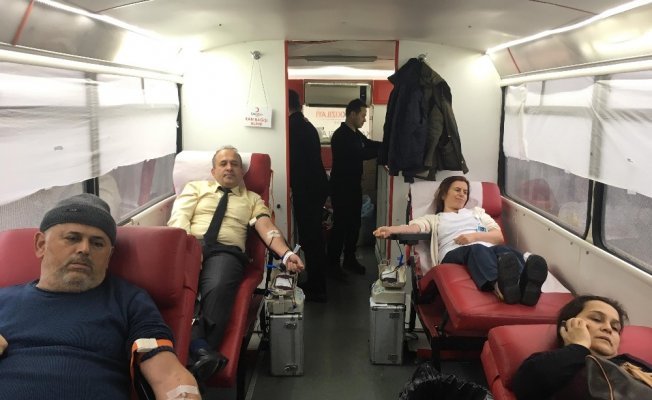 Sağlık çalışanları kan bağışında bulundu