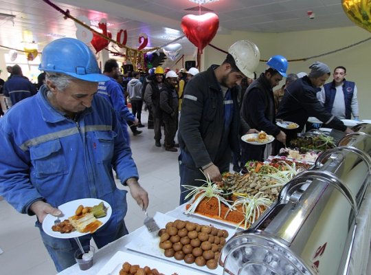Sefine Shipyard çalışanları yeni yılı birlikte karşıladı