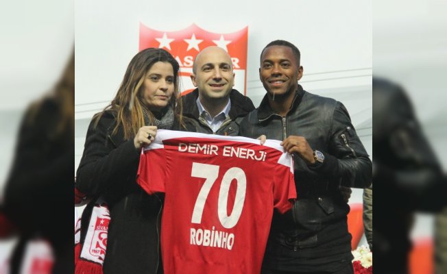 Sivasspor, Robinho ile 1,5 yıllık sözleşme imzaladı