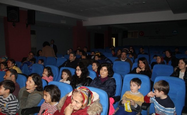Sökeli çocuklar Karagöz ve Hacivat’ı çok sevdi