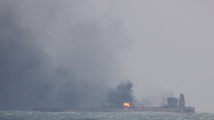 Yanan tankerde patlama oldu