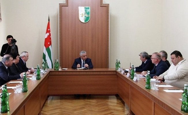 Abhazya Cumhurbaşkanı Hacımba, kaçırılan Türk kaptanın akıbetini sordu