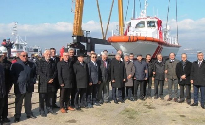 Kılavuz Botu Denize İndirildi