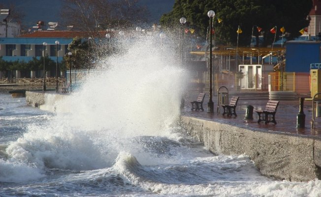 Kuzey Ege’de lodos fırtınası etkili oluyor