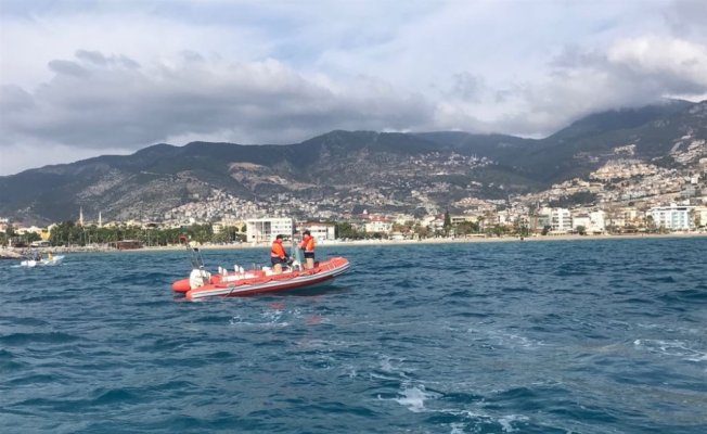 Sahil güvenlik ekiplerinin anında müdahalesiyle boğulmaktan kurtuldu