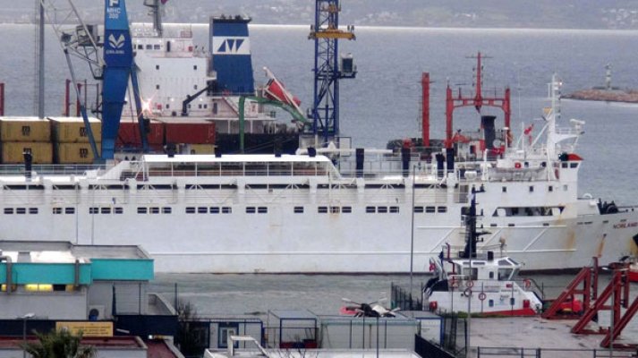 &#039;Yüzen ahır&#039; Bandırma&#039;ya geldi!