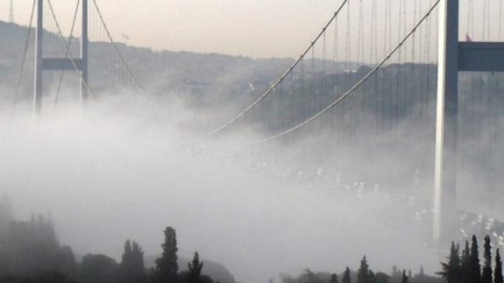 İstanbul&#039;da sis deniz ulaşımını olumsuz etkiledi
