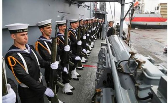 TCG Oruçreis Fırkateyni, Rize Limanı&#039;na yanaştı