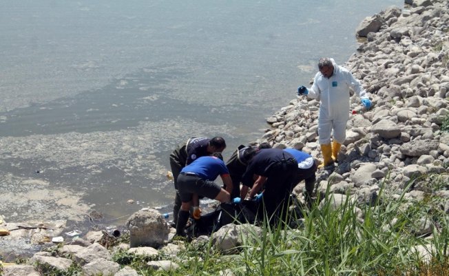 Baraj gölünde kimliği belirsiz erkek cesedi bulundu