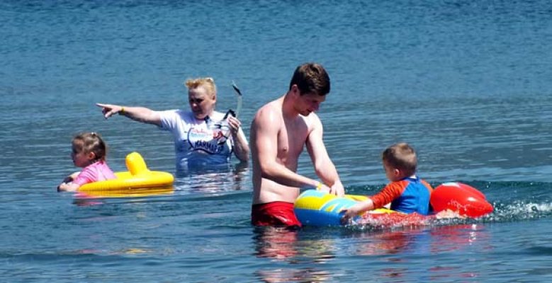 Havalar ısındı, Marmaris sahilleri hareketlendi
