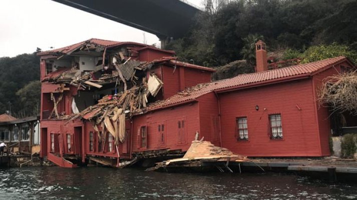 Hekimbaşı Salih Efendi Yalısı'ndaki hasar tespit ediliyor