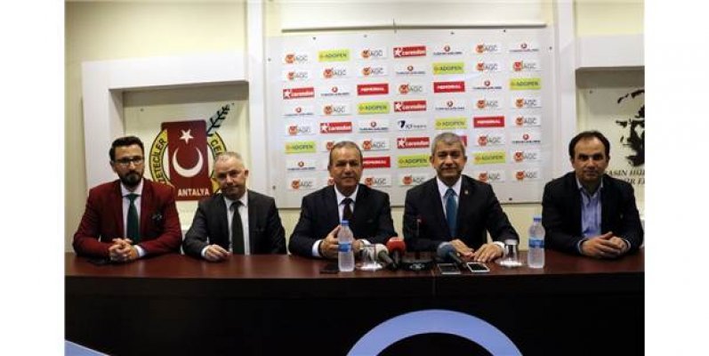 ’KKTC ile Antalya arasında haftada üç gemi seferini planlıyoruz’
