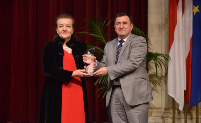 Türk Profesöre AB'nin Prestij Ödülü