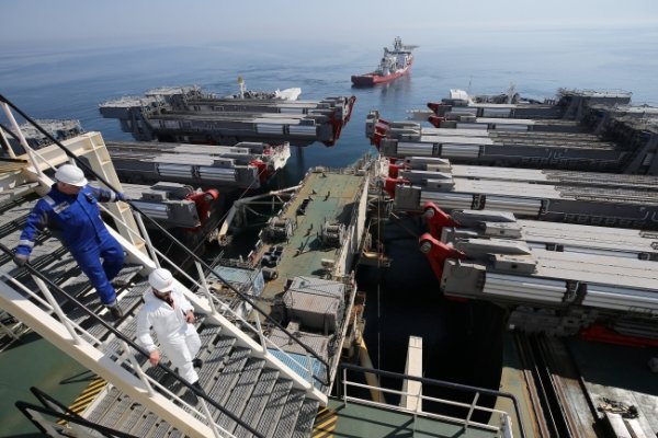 TürkAkım'ın ilk hattını dünyanın en büyük inşaat gemisi döşüyor