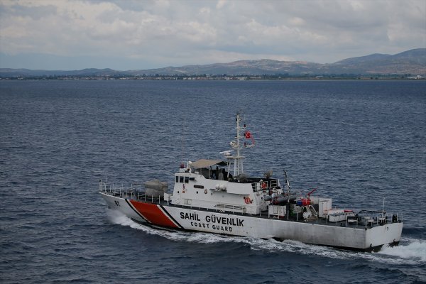 Ayvalık&#039;ta balıkçı teknesi battı, 4 kişi kayıp!