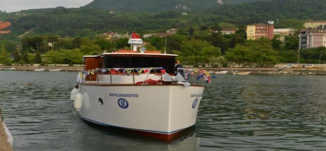 Bartın&#039;da üniversite öğrencileri tekne imal etti
