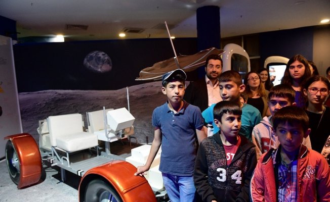 Başarılı gençler uzayı keşfetti