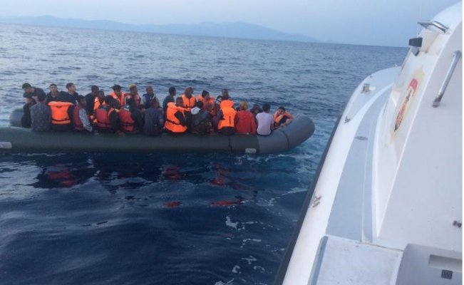 İzmir’de 49 kaçak düzensiz yakalandı