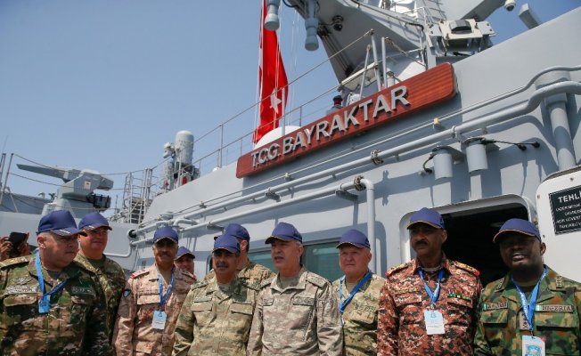 Orgeneral Akar’dan TCG Bayraktar’a ziyaret