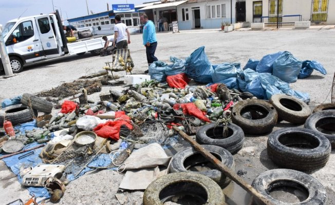 Yumurtalık’ta deniz dibi temizliği