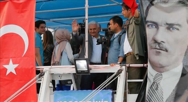 Başbakan Yıldırım gençlerle tekne turuna çıktı