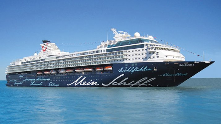 Denizden gelen turist, Bodrum esnafının yüzünü güldürdü