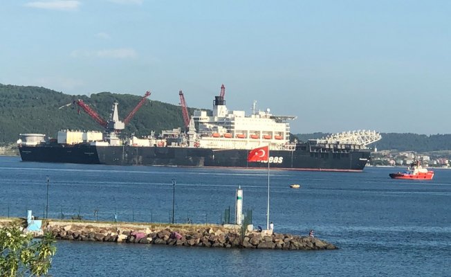 Dev gemi, Çanakkale Boğazı'ndan geçti
