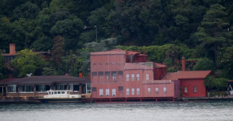 Geminin çarptığı yalıya fotoğraflı kamufulaj