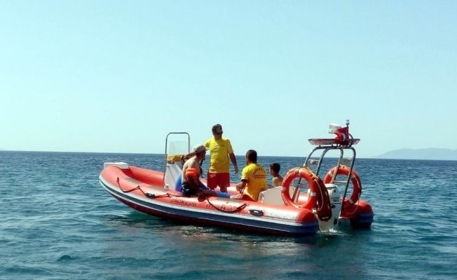 Boğulmak üzere olan kadını cankurtaranlar kurtardı