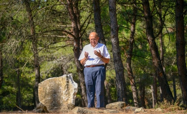 Çanakkale Savaşları’nın mezar yeri belli olan tek şehit doktorunun kabrini torunu ziyaret etti