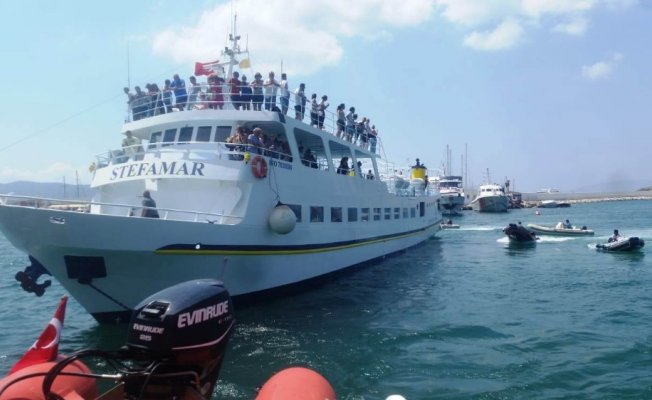 Ege denizinde arızalanan Yunan feribotu 168 yolcusuyla birlikte kurtarıldı