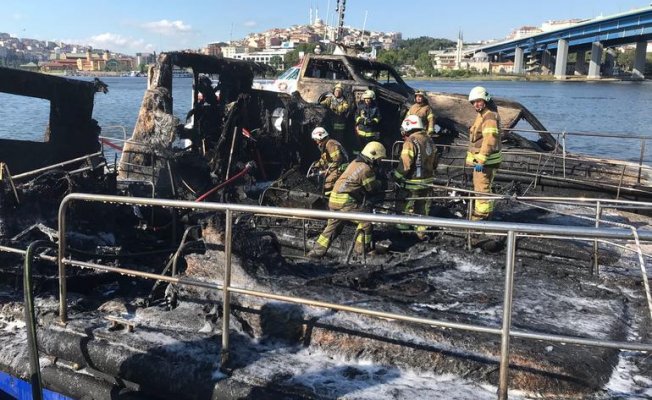 Haliç'te 3 teknede yangın çıktı