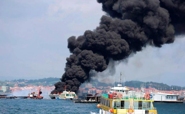 İspanya’da yolcu gemisi alev alev yandı