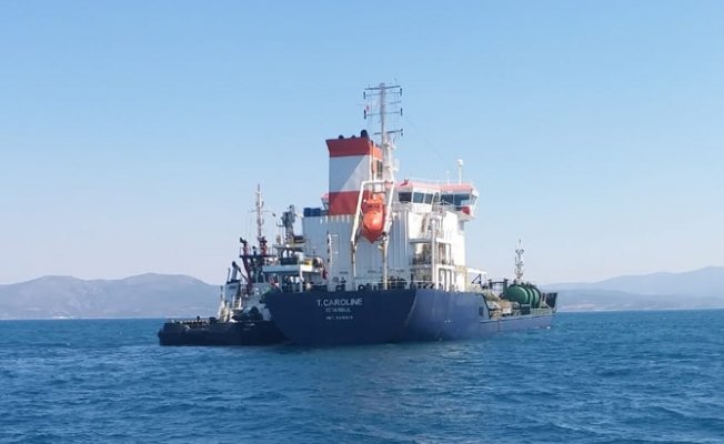 M/T T.Caroline onarım için Aliağa Limanı'na götürülüyor