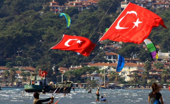 30 Ağustos’u denizde kutladılar