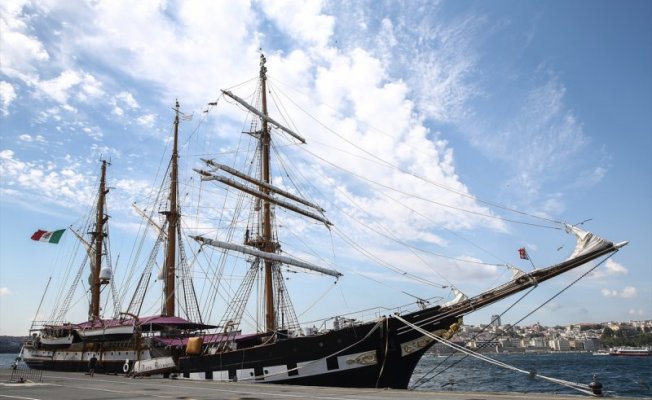 84 yıllık İtalyan gemisi İstanbul'da