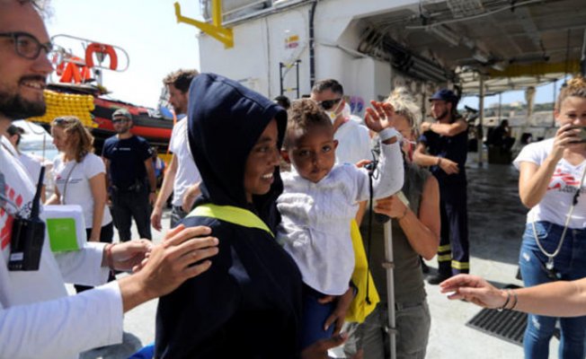 Aquarius 141 göçmenle Malta’ya yanaştı